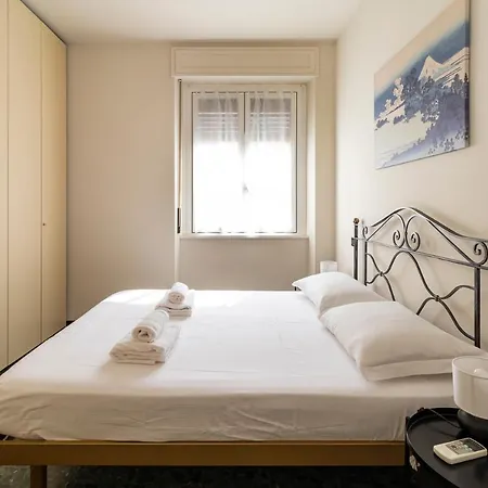 Altido Sleek Flat With Balcony, Walking Distance From Centre * מילאנו