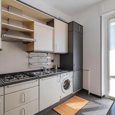 Altido Sleek Flat With Balcony, Walking Distance From Centre Apartmán