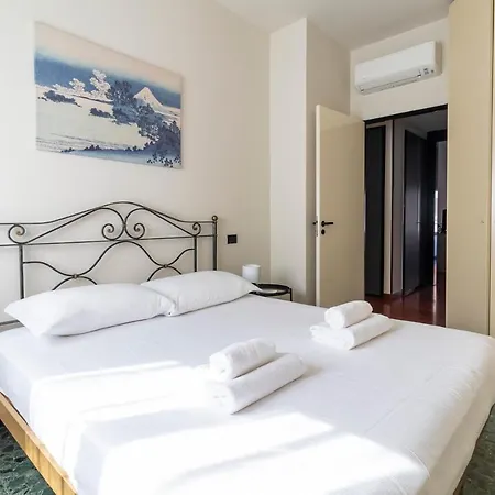 Apartmán Altido Sleek Flat With Balcony, Walking Distance From Centre