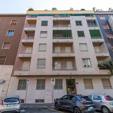 Altido Sleek Flat With Balcony, Walking Distance From Centre Apartment