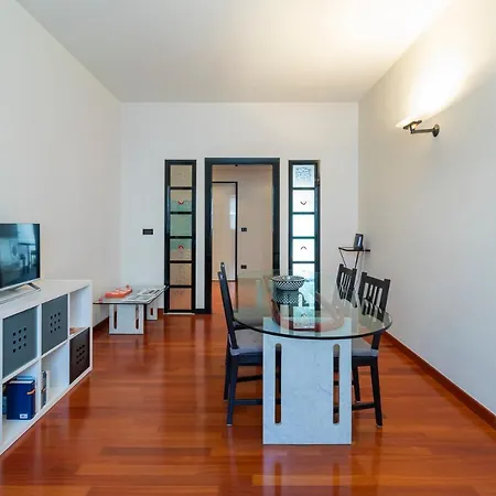 Altido Sleek Flat With Balcony, Walking Distance From Centre Apartment Milan