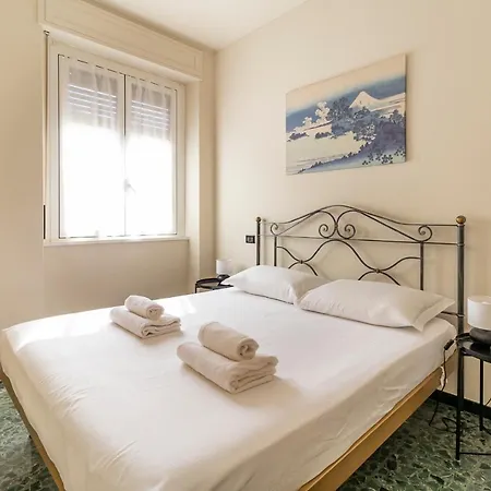 Altido Sleek Flat With Balcony, Walking Distance From Centre