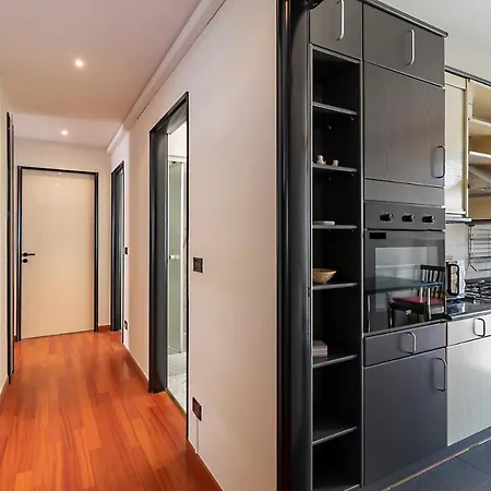 Altido Sleek Flat With Balcony, Walking Distance From Centre Apartment