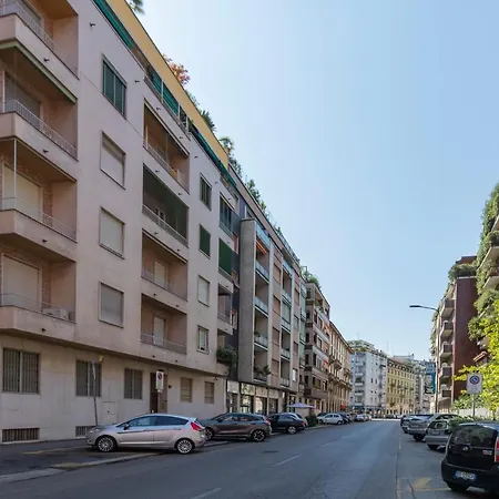 Altido Sleek Flat With Balcony, Walking Distance From Centre *
