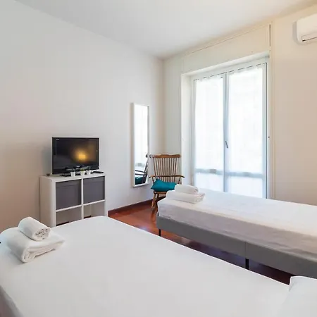 Altido Sleek Flat With Balcony, Walking Distance From Centre * Milan