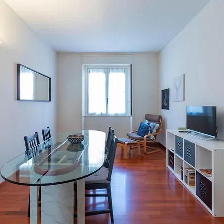 Altido Sleek Flat With Balcony, Walking Distance From Centre Apartment