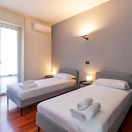 Apartment Altido Sleek Flat With Balcony, Walking Distance From Centre